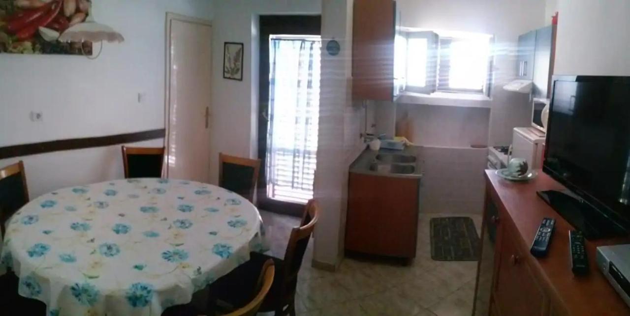 Odak APP Rovinj Bagian luar foto