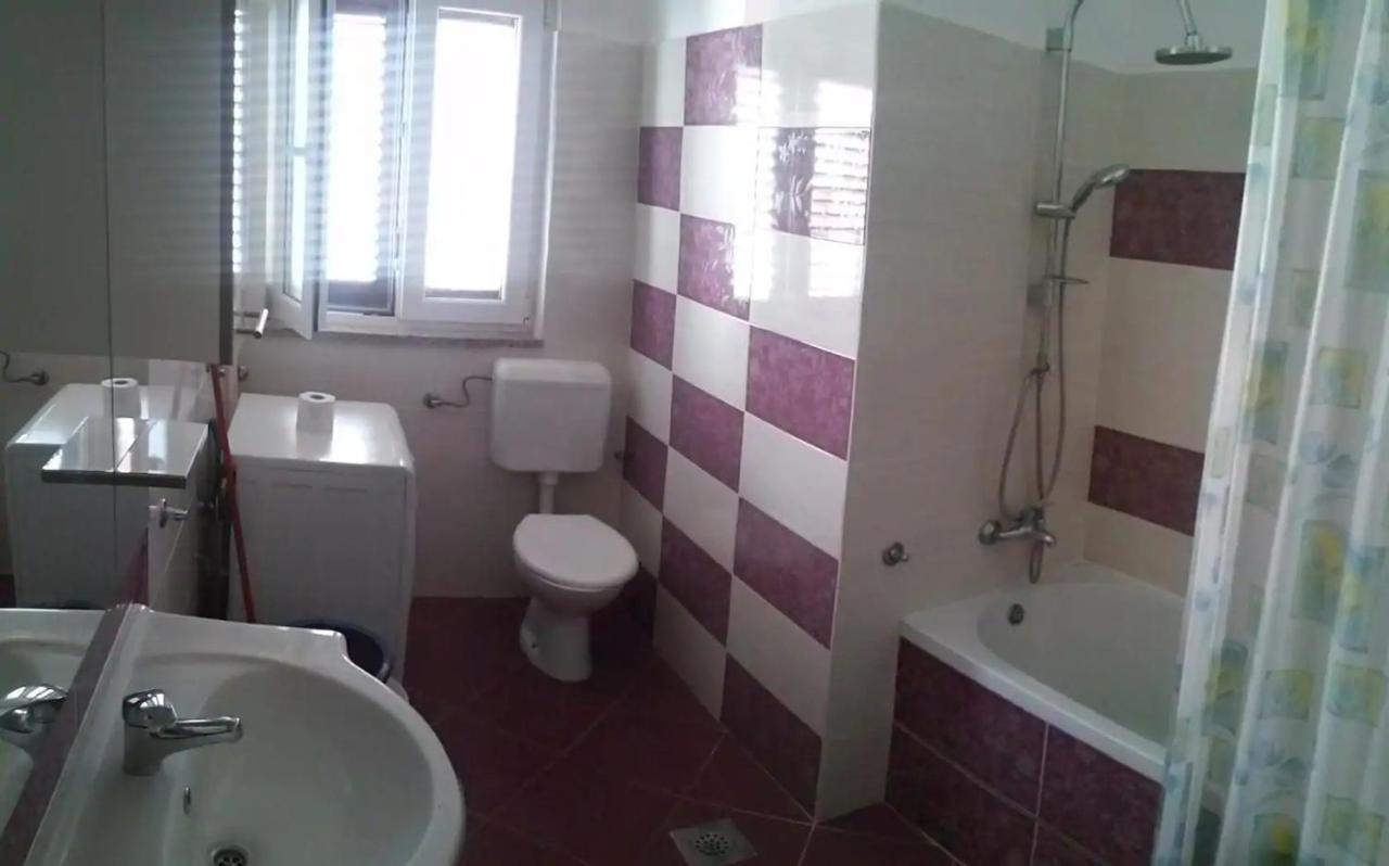 Odak APP Rovinj Bagian luar foto